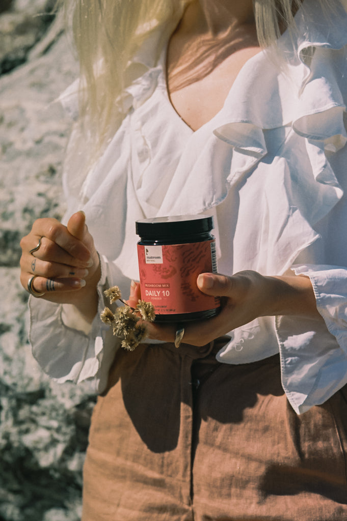 Sunrise Mushroom Powder Bundle (ENERGY + FOCUS + DAILY 10) - Focus powder in hand - Mushroom Revival 